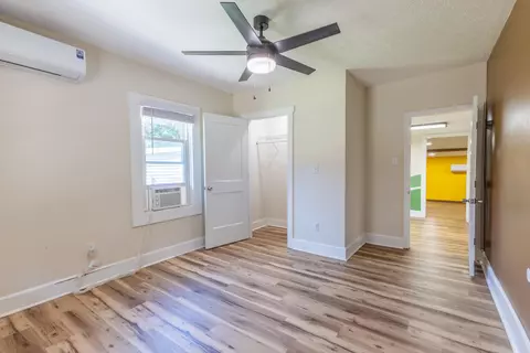 Bedroom - 446 Tinker Ave, Vinton, VA 24179 photo 2 of 4