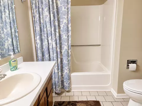 Bath - 75 Nuthatch Cir, Moneta, VA 24121 photo 1 of 2