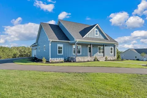 27 Smokehouse Rd, Moneta, VA 24121