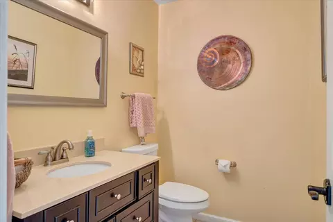 Bath - 4800 Wade Rd, Roanoke, VA 24018 photo 1 of 7