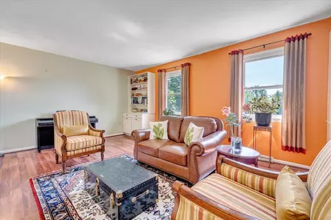 Living - 4800 Wade Rd, Roanoke, VA 24018 photo 2 of 10