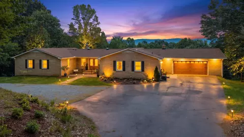 4800 Wade Rd, Roanoke, VA 24018