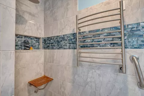 Bath - 4800 Wade Rd, Roanoke, VA 24018 photo 3 of 7