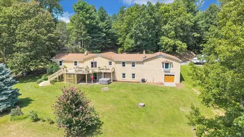 Exterior - 4800 Wade Rd, Roanoke, VA 24018 photo 2 of 17
