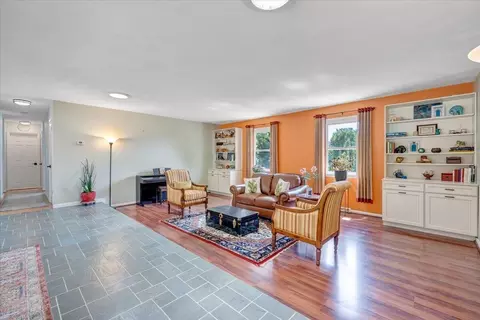 Living - 4800 Wade Rd, Roanoke, VA 24018 photo 3 of 10