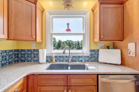 Kitchen - 4800 Wade Rd, Roanoke, VA 24018 photo 4 of 7