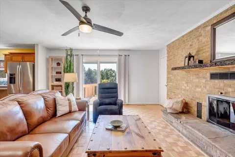 Living - 4800 Wade Rd, Roanoke, VA 24018 photo 5 of 10