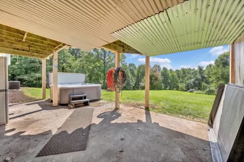 Exterior - 4800 Wade Rd, Roanoke, VA 24018 photo 6 of 17