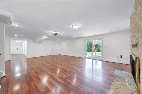 Living - 4800 Wade Rd, Roanoke, VA 24018 photo 7 of 10