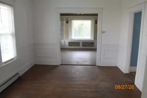 Living - 314 E Hawthorne St, Covington, VA 24426 photo 4 of 5