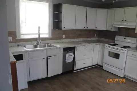 Kitchen - 314 E Hawthorne St, Covington, VA 24426 photo 1 of 2