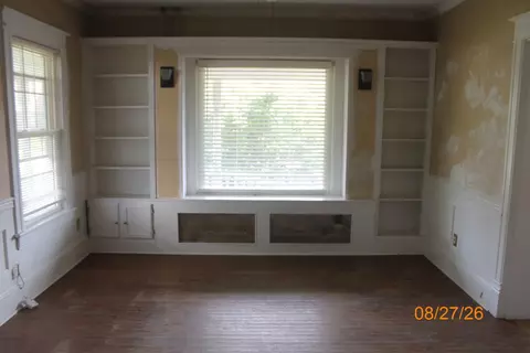 Living - 314 E Hawthorne St, Covington, VA 24426 photo 1 of 5