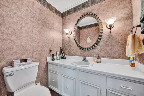 Bath - 103 Eagle Dr, Salem, VA 24153 photo 1 of 4