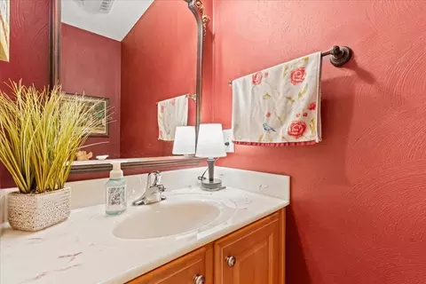 Bath - 830 Sumpter Pl, Roanoke, VA 24019 photo 5 of 6