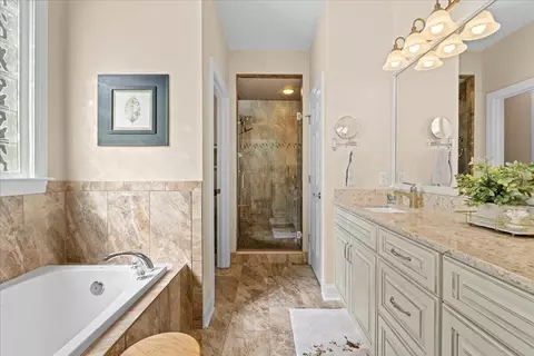 Bath - 830 Sumpter Pl, Roanoke, VA 24019 photo 1 of 6