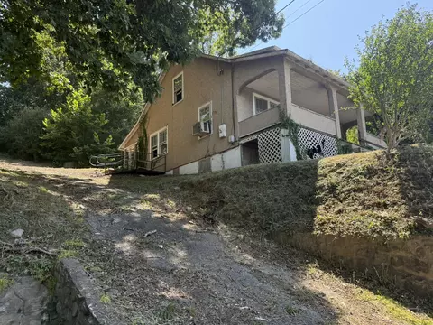 Exterior - 218 E Mallow Rd, Covington, VA 24426 photo 3 of 7