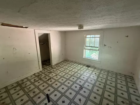 Bedroom - 218 E Mallow Rd, Covington, VA 24426 photo 3 of 5