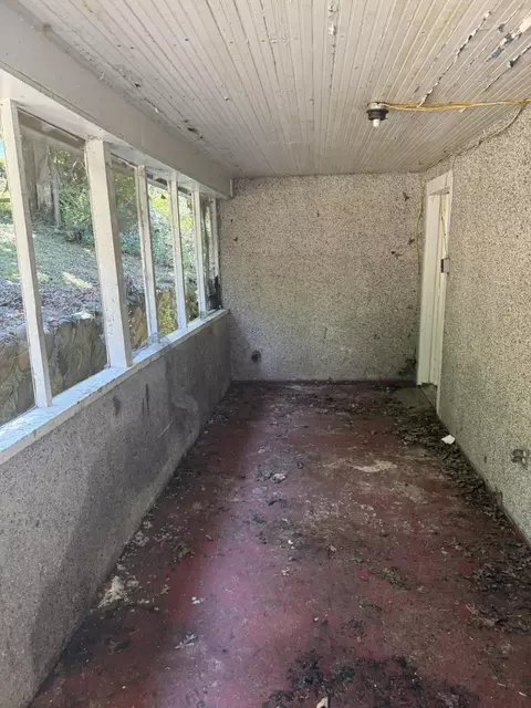 Exterior - 218 E Mallow Rd, Covington, VA 24426 photo 5 of 7