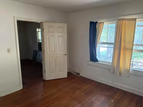 Bedroom - 218 E Mallow Rd, Covington, VA 24426 photo 2 of 5