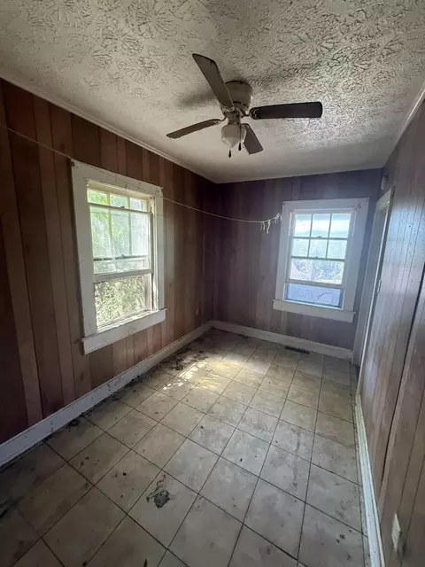 Bedroom - 218 E Mallow Rd, Covington, VA 24426 photo 1 of 5