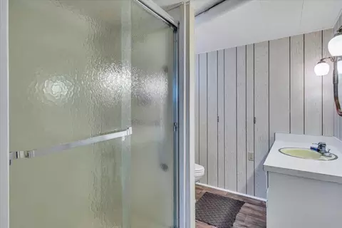 Bath - 3318 Frontier Rd NW, Roanoke, VA 24012 photo 3 of 3
