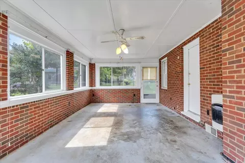 Exterior - 3318 Frontier Rd NW, Roanoke, VA 24012 photo 3 of 11