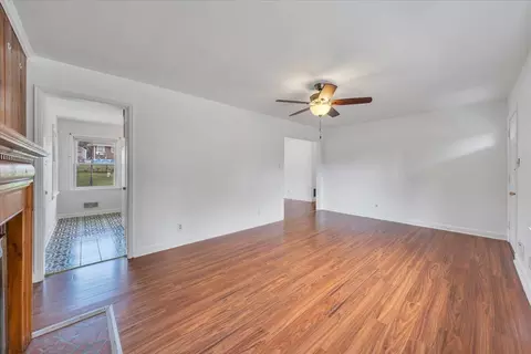 Living - 3318 Frontier Rd NW, Roanoke, VA 24012 photo 4 of 4