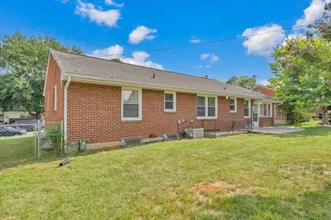 Exterior - 3318 Frontier Rd NW, Roanoke, VA 24012 photo 7 of 11