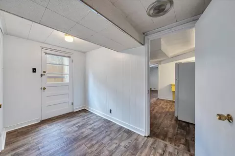 Entry Way - 3318 Frontier Rd NW, Roanoke, VA 24012 photo 2 of 2