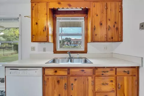 Kitchen - 3318 Frontier Rd NW, Roanoke, VA 24012 photo 2 of 3