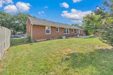 Exterior - 3318 Frontier Rd NW, Roanoke, VA 24012 photo 8 of 11