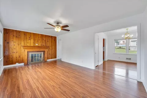Living - 3318 Frontier Rd NW, Roanoke, VA 24012 photo 1 of 4
