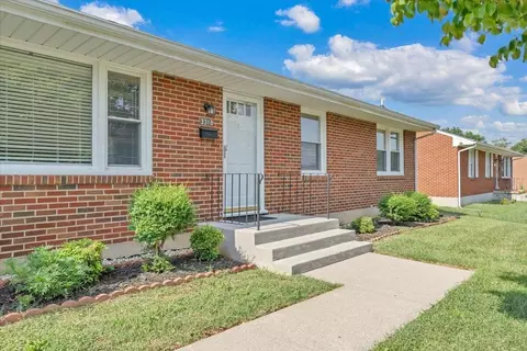 Exterior - 3318 Frontier Rd NW, Roanoke, VA 24012 photo 2 of 11
