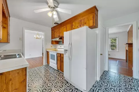 Kitchen - 3318 Frontier Rd NW, Roanoke, VA 24012 photo 3 of 3
