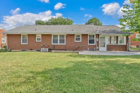 Exterior - 3318 Frontier Rd NW, Roanoke, VA 24012 photo 5 of 11