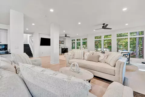Living - 190 Tranquility Rd, Moneta, VA 24121 photo 2 of 4