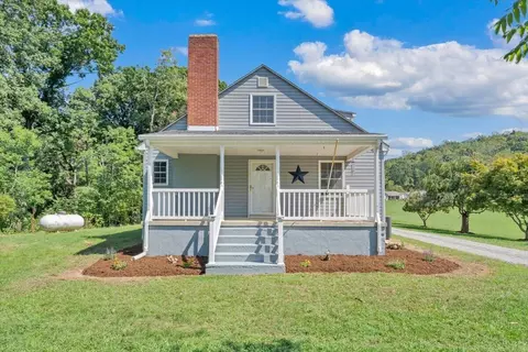 49 Coaling Hollow Rd, Troutville, VA 24175
