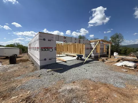 136 Jackson Dr, Daleville, VA 24083