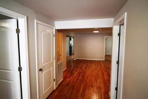 Entry Way - 602 E Main St, Bedford, VA 24523 photo 2 of 7