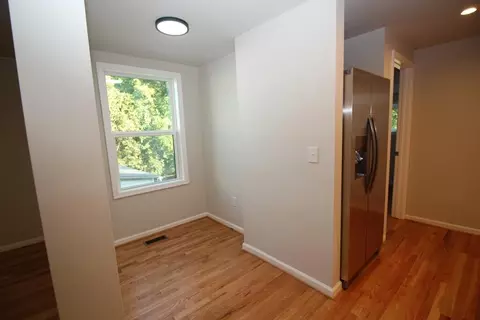 Entry Way - 602 E Main St, Bedford, VA 24523 photo 6 of 7
