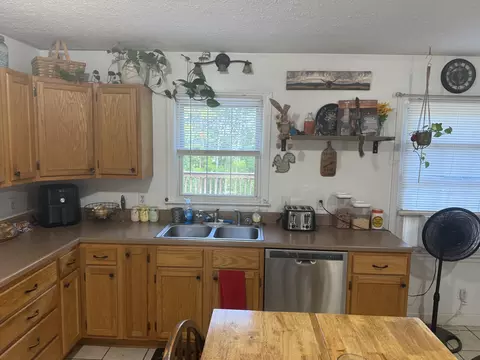 Kitchen - 14691 Leesville Rd, Evington, VA 24550 photo 2 of 4