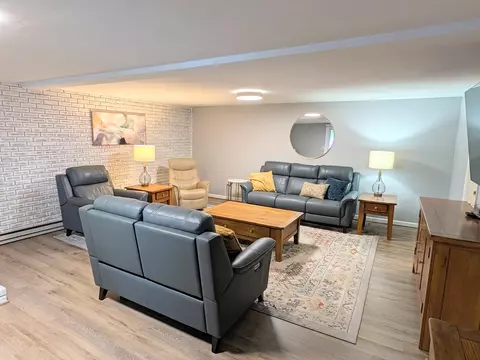 Living - 3601 Springvale St SE, Roanoke, VA 24014 photo 3 of 4