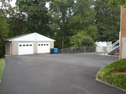 Exterior - 3601 Springvale St SE, Roanoke, VA 24014 photo 2 of 6