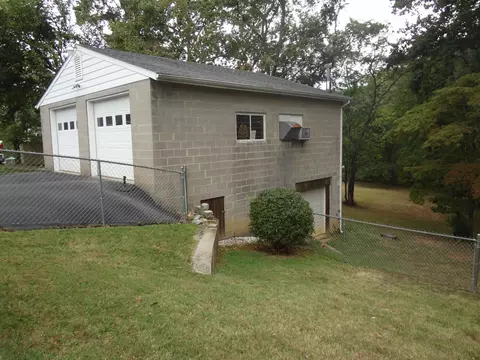 Exterior - 3601 Springvale St SE, Roanoke, VA 24014 photo 3 of 6