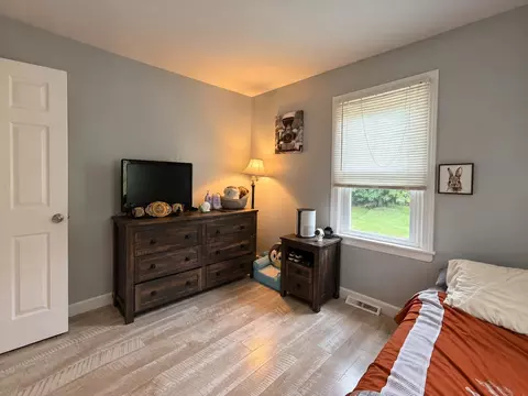 Bedroom - 5115 Indian Draft Rd, Covington, VA 24426 photo 3 of 7