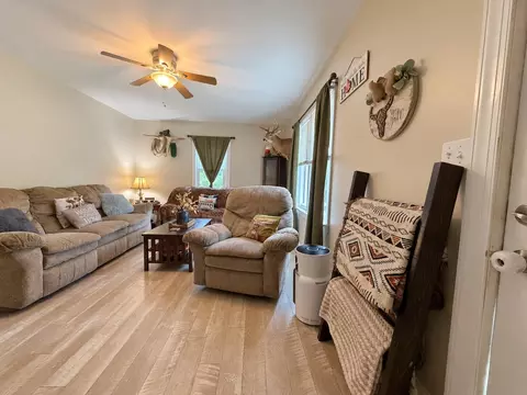 Living - 5115 Indian Draft Rd, Covington, VA 24426 photo 1 of 2