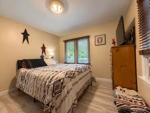 Bedroom - 5115 Indian Draft Rd, Covington, VA 24426 photo 1 of 7