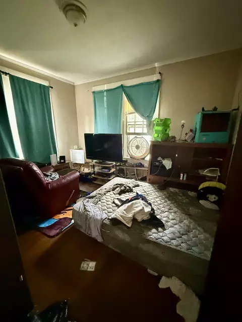 Bedroom - 142 N Monroe Ave, Covington, VA 24426 photo 2 of 3