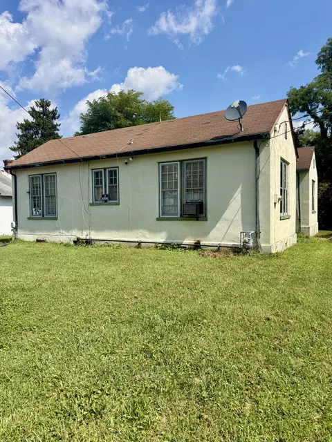 Exterior - 142 N Monroe Ave, Covington, VA 24426 photo 2 of 2