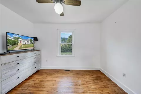 Bedroom - 439 Cedar Bluff Ave SE, Roanoke, VA 24013 photo 2 of 4